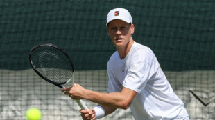 Sinner aposta em 'pequenas mudan&ccedil;as' para Wimbledon, ap&oacute;s trope&ccedil;o em Roland Garros