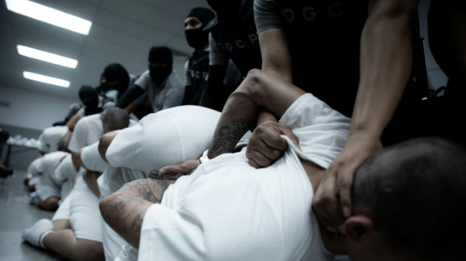 Trump env&iacute;a a c&aacute;rcel de El Salvador a 238 presuntos miembros del Tren de Aragua