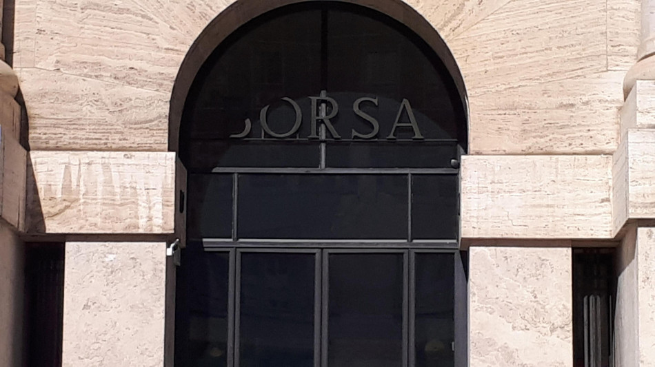 Borsa: Milano chiude debole (-0,17%), brilla Moncler, frena Stm