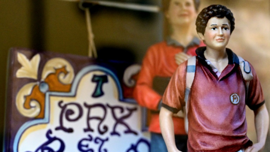 Peregrinos na Itália vão em massa a túmulo do primeiro santo millenial