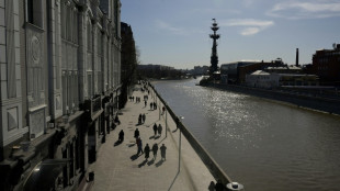 Loin de l'Ukraine, la qu&ecirc;te de normalit&eacute; des Moscovites