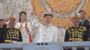 Lors d'un d&eacute;fil&eacute; militaire, Kim dit vouloir "renforcer" l'armement nucl&eacute;aire nord-cor&eacute;en