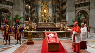 Caixão do papa Francisco começa sua última viagem