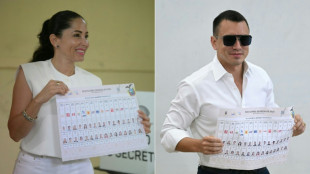 Noboa y Gonz&aacute;lez, rivales en las ant&iacute;podas de un Ecuador dividido