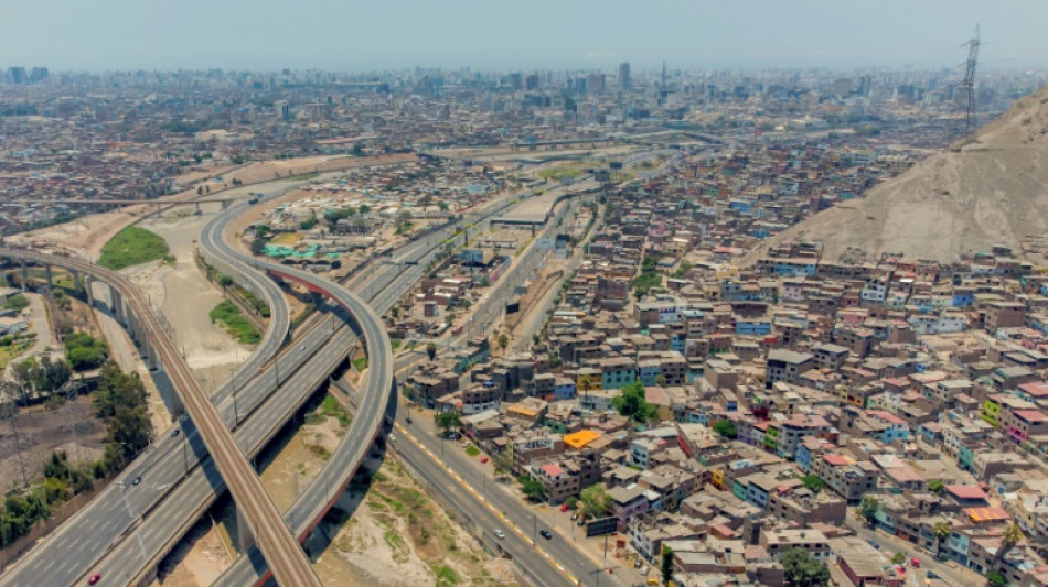 Metade da popula&ccedil;&atilde;o de Lima enfrenta corte no fornecimento de &aacute;gua