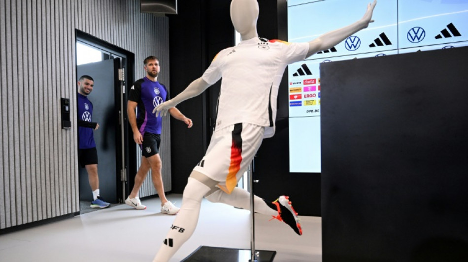 Mudan&ccedil;a da Adidas pela Nike provoca cr&iacute;ticas por 'falta de patriotismo' na Alemanha