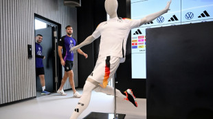 Mudan&ccedil;a da Adidas pela Nike provoca cr&iacute;ticas por 'falta de patriotismo' na Alemanha