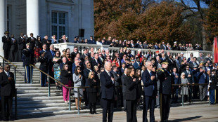 Kamala volta a aparecer em p&uacute;blico com Biden ap&oacute;s derrota eleitoral