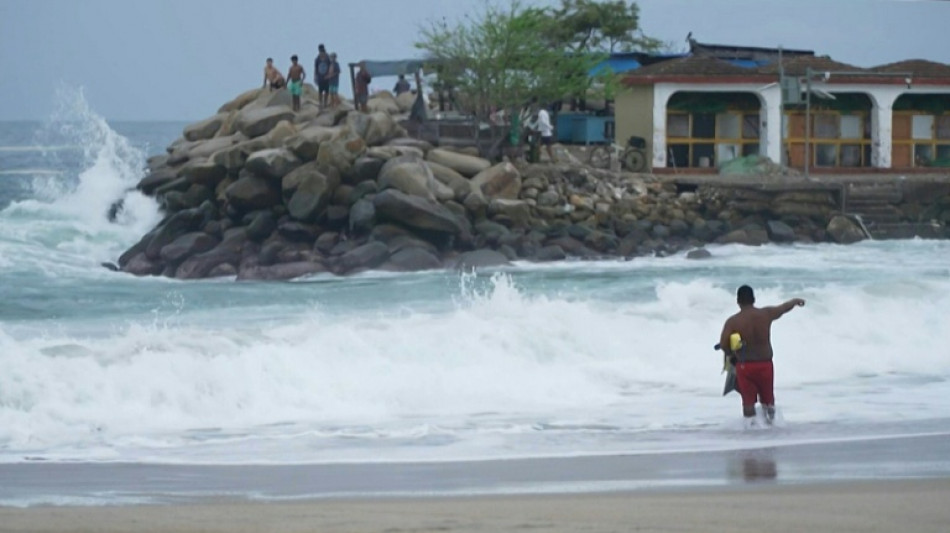 Erick é rebaixado a tempestade tropical enquanto avança pelo sul do México