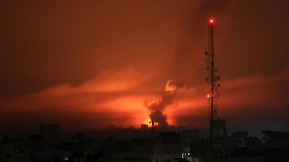 Em Gaza, bombas israelenses incendeiam o c&eacute;u e lotam necrot&eacute;rios
