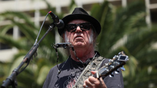 Da Neil Young una canzone contro Musk