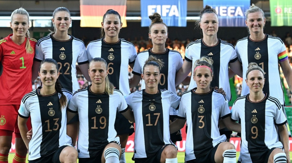 DFB-Frauen unterst&uuml;tzen M&auml;dchenfu&szlig;ball-Projekte