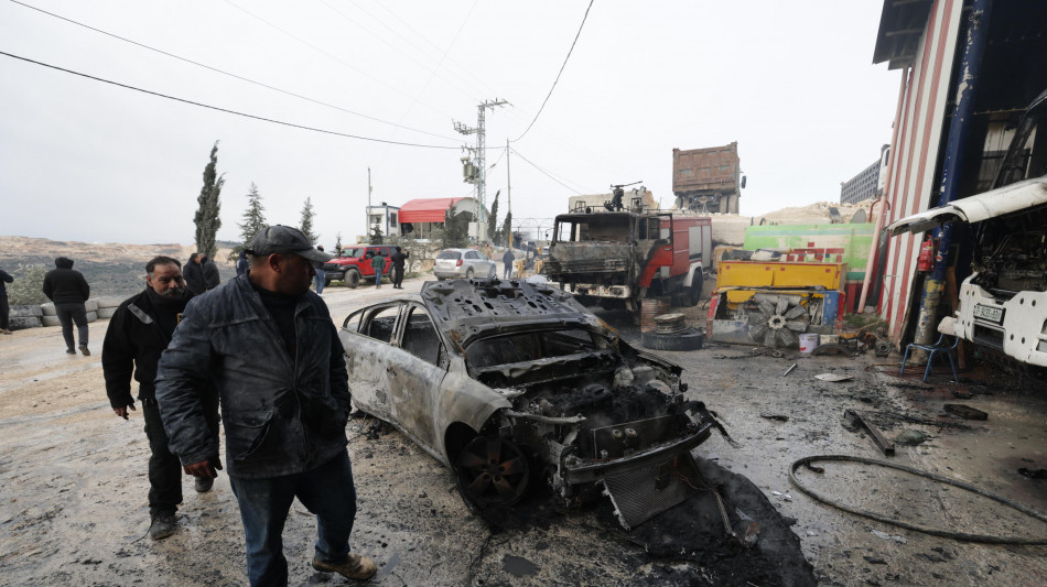 Fonti, carabinieri fatti inginocchiare sotto minaccia di armi da colono