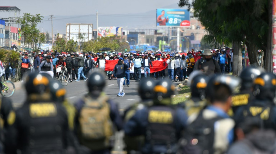 Etat d'urgence dans tout le P&eacute;rou, Castillo reste en prison