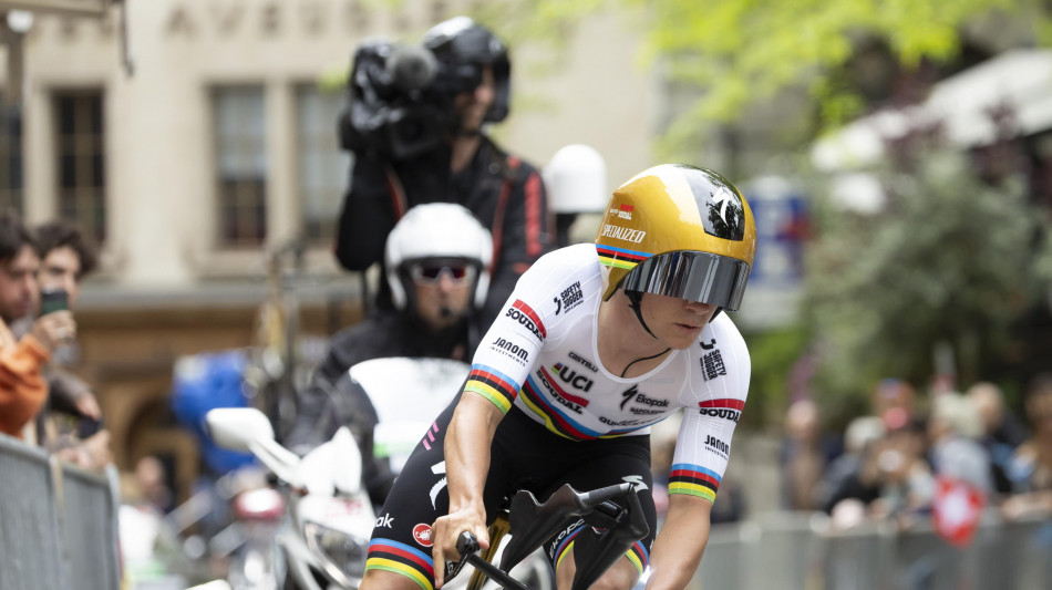 Delfinato, Evenepoel domina la crono e prende la maglia gialla