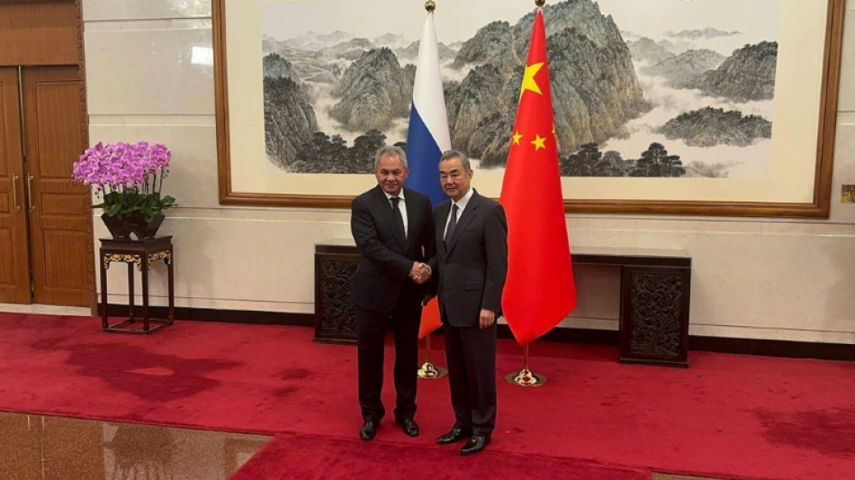 China e R&uacute;ssia devem lutar contra pol&iacute;tica de 'conten&ccedil;&atilde;o' do EUA, afirma Shoigu