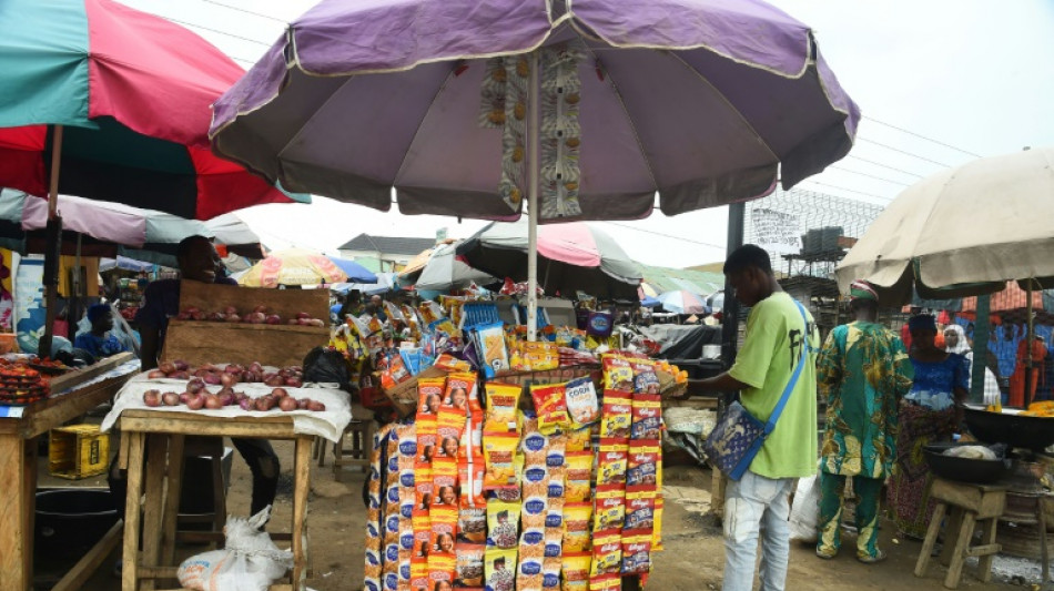 Du caf&eacute; au dentifrice, les Nig&eacute;rians contraints de tout acheter en minuscule quantit&eacute;