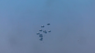 Aerei Giordania-Emirati sganciano 25 tonnellate di aiuti su Gaza