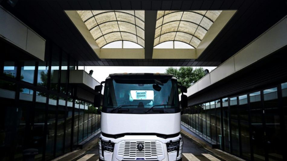 Ausschreibung f&uuml;r 130 Schnellladestationen f&uuml;r E-Lkw an Autobahnen gestartet