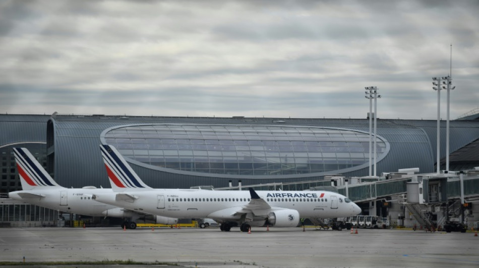 Al menos 1.000 vuelos cancelados en Francia por una huelga de controladores a&eacute;reos