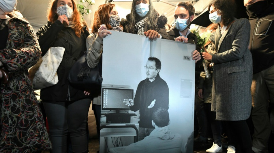 Assassinato do professor Samuel Paty vai a julgamento na Fran&ccedil;a