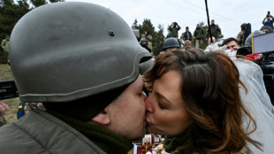 Civiles atrapados en Mari&uacute;pol mientras se endurece el cerco en torno a Kiev