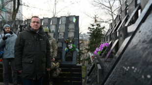 Ministro da Defesa da Alemanha visita Ucr&acirc;nia e reafirma apoio