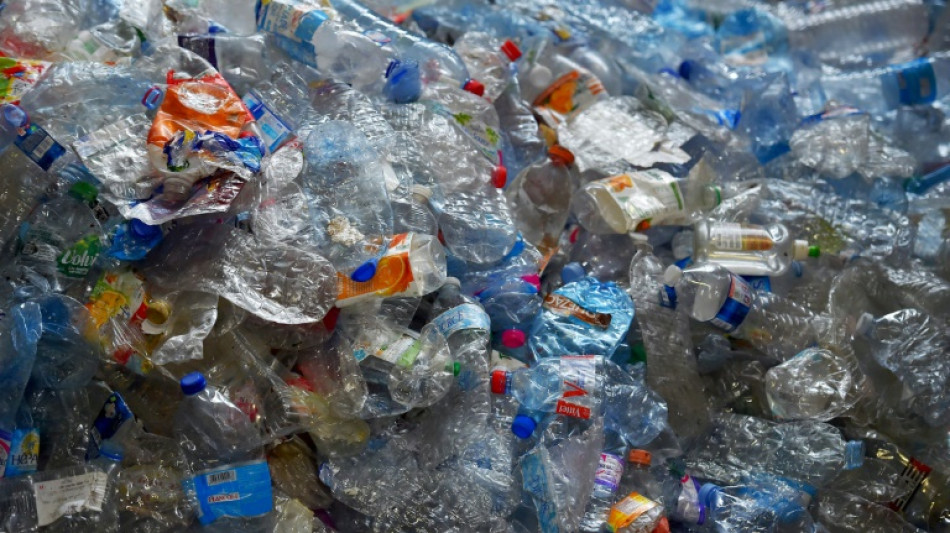 Tri des d&eacute;chets: les Fran&ccedil;ais progressent sur le plastique, mais restent loin de l'objectif europ&eacute;en