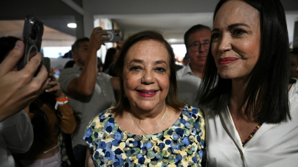 Oposici&oacute;n venezolana choca con muro virtual para postular candidata