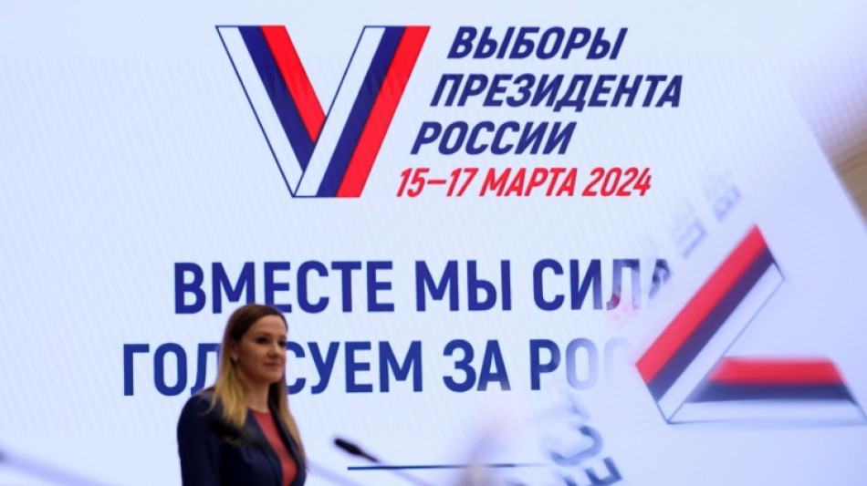Russos come&ccedil;am a votar em pleito que deve consagrar Putin no poder