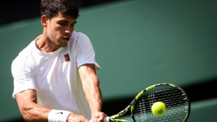 Alcaraz estreia em Wimbledon com vit&oacute;ria suada sobre Fognini