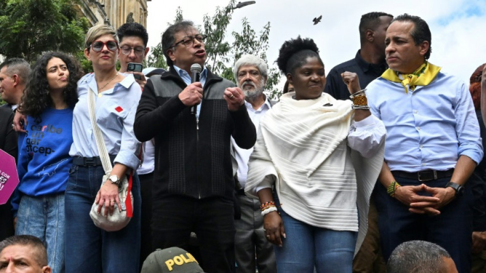 Petro clama por la aprobaci&oacute;n de sus reformas ante miles de simpatizantes en Colombia