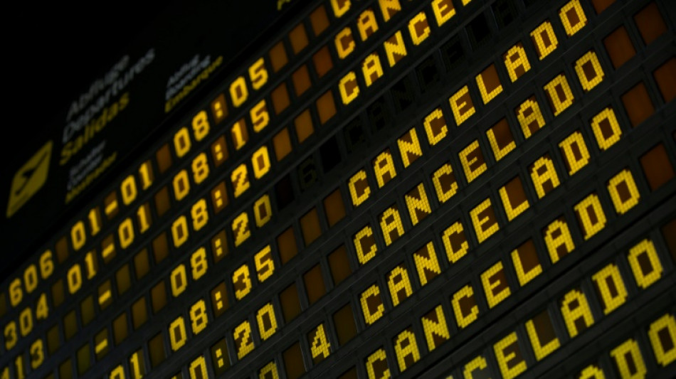 M&aacute;s de 600 vuelos cancelados en las islas Canarias por lluvias torrenciales