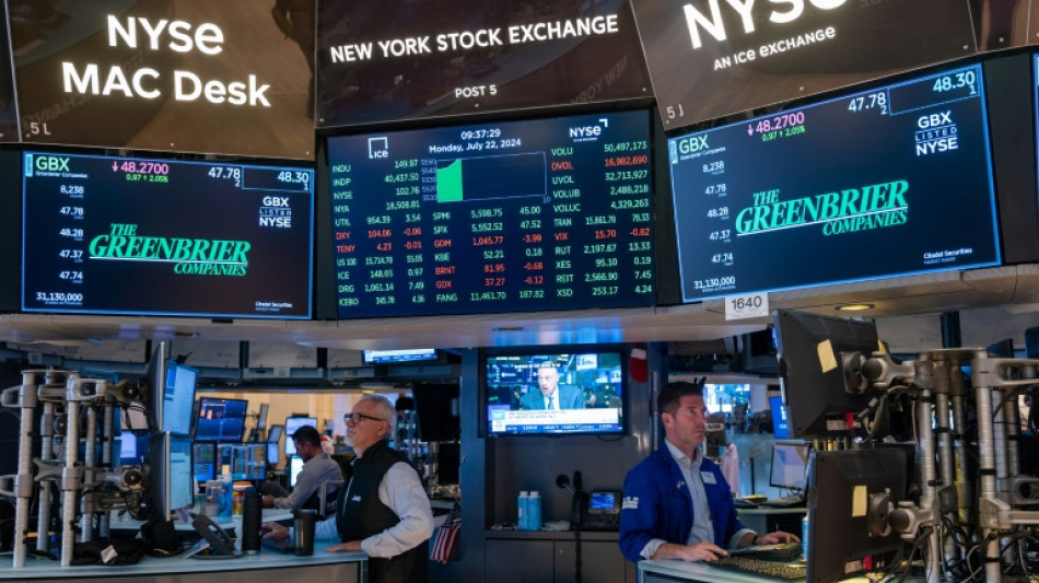 Wall Street termine en hausse, quatri&egrave;me record de la semaine pour le Dow Jones