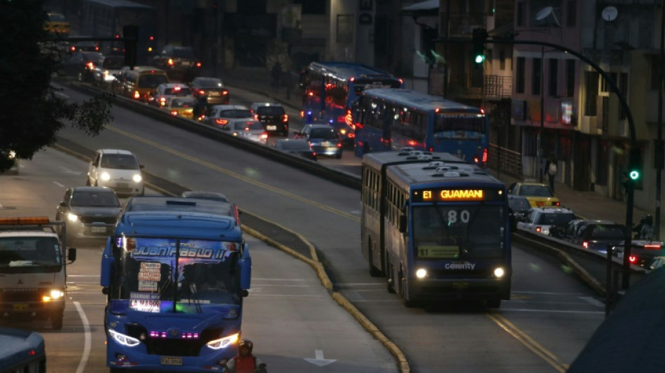 Ap&oacute;s apag&atilde;o geral, 95% do fornecimento de energia &eacute; restabelecido no Equador