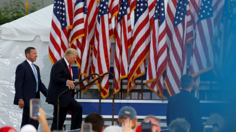 Trump se d&eacute;multiplie pour tenter de relancer sa campagne