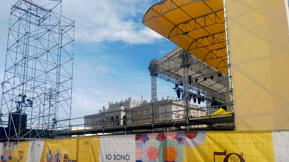 Il Papa, democrazia &egrave; risolvere 'insieme', non &egrave; dirigismo