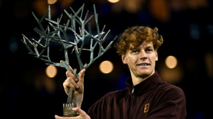 Jannik Sinner é campeão do Masters 1000 de Paris e volta a ser número 1 do mundo