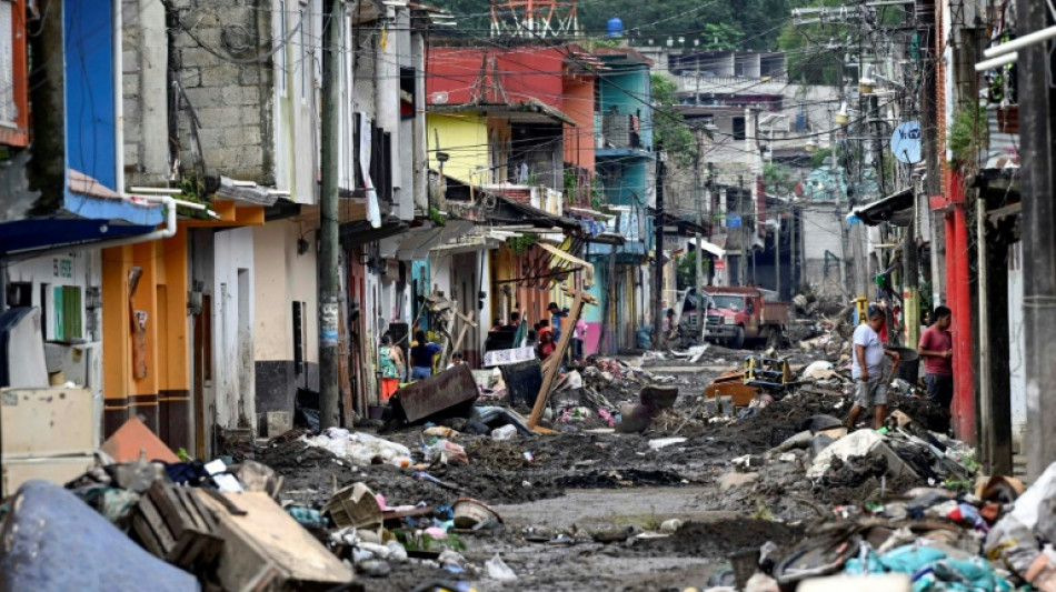 Con miedo a las infecciones, v&iacute;ctimas de las lluvias en M&eacute;xico claman por ayuda