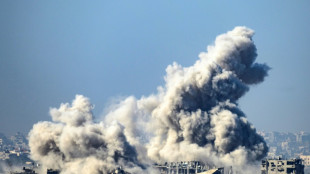 Israel retoma bombardeios em Gaza e confirma morte de cinco ref&eacute;ns