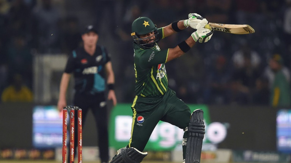 New Zealand survive Iftikhar onslaught to win third Pakistan T20