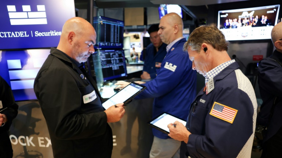 Triple record &agrave; Wall Street, pouss&eacute;e par les perspectives de baisses des taux