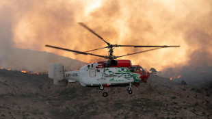 L'isola greca di Chios brucia per il terzo giorno