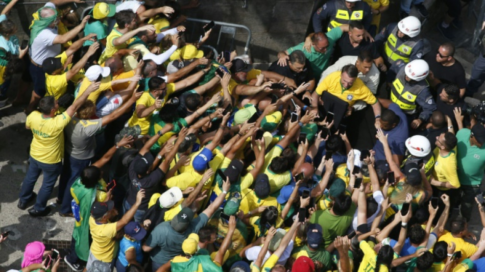 Bolsonaro hace demostraci&oacute;n de fuerza al reunir a una multitud en Sao Paulo