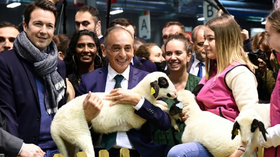 Pr&eacute;sidentielle: Zemmour attend Mar&eacute;chal, M&eacute;lenchon en plein air