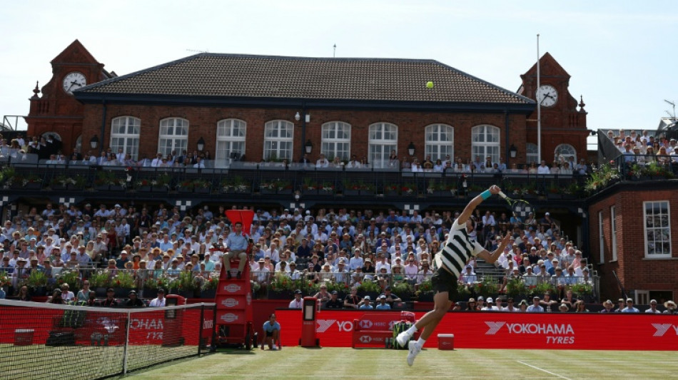 Alcaraz avanza de ronda en Queen's