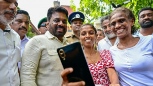 Sri Lanka vota en unas elecciones anticipadas, con el presidente izquierdista buscando afianzar una mayor&iacute;a