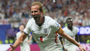 Kane saves England as USA, Belgium reach last 16