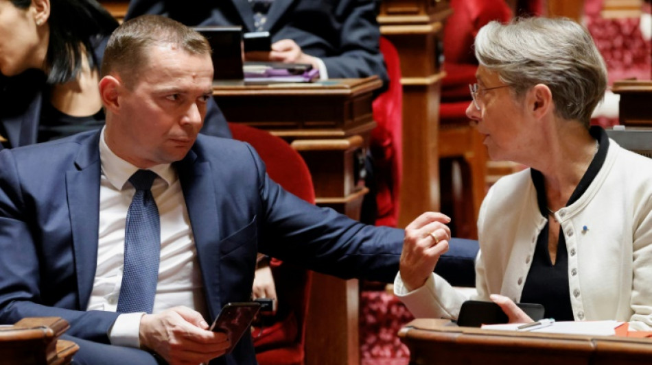 Retraites: l'ex&eacute;cutif cherche une voie de sortie dans un climat &eacute;lectrique