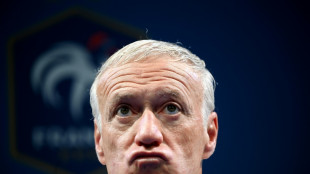 Bleus: jouer les doublures, "humainement tr&egrave;s compliqu&eacute;" pour Giroud (Deschamps)